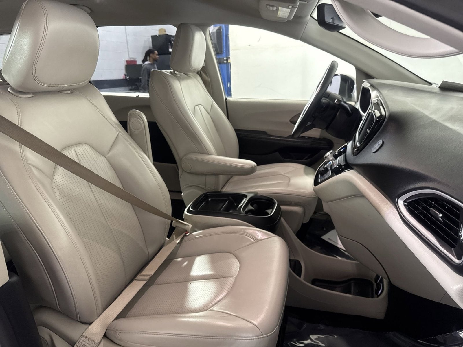 2021 Chrysler Voyager LXI