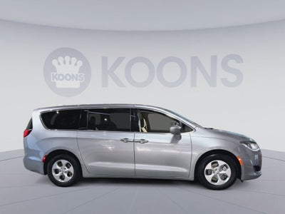 2017 Chrysler Pacifica Hybrid Touring Plus