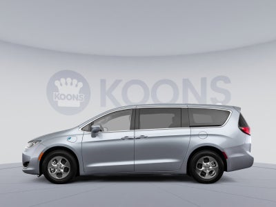 2017 Chrysler Pacifica Hybrid Touring Plus