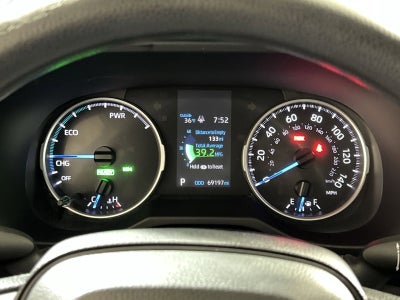 2022 Toyota RAV4 Hybrid XLE